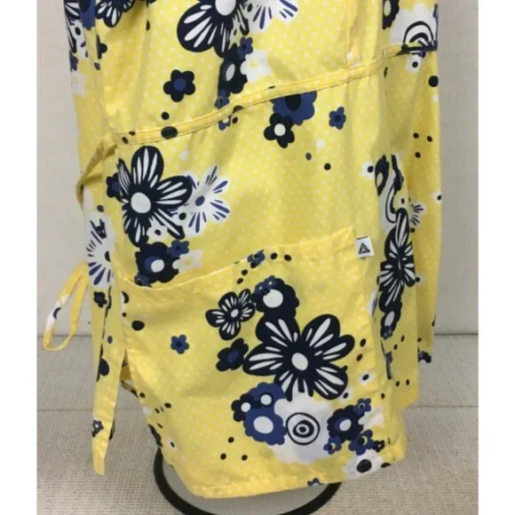 Cherokee Scrub Top Women Size XL Yellow w Black White Flowers Pockets Tie Back - Picture 3 of 14